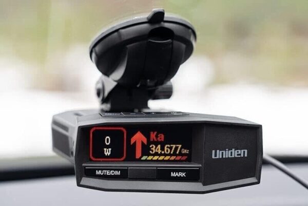 UNIDEN R8 Extreme Long-Range Radar/Laser Detector, Dual-Antennas Front & Rear Detection w/Directional Arrows, Built-in GPS w/Real-Time Alerts, Voice Alerts, Red Light Camera and Speed Camera Alerts - Image 9